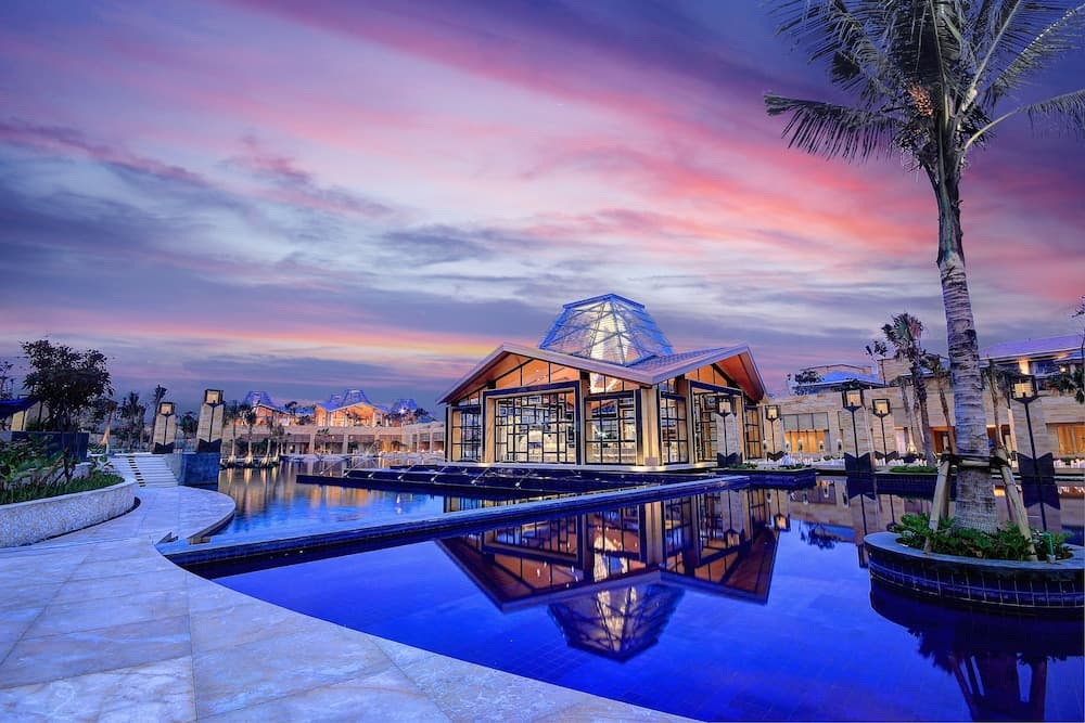 Mulia Villas — photo 1 of 28