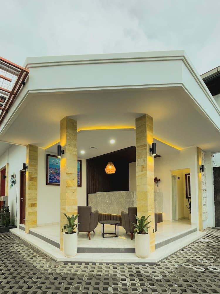 The Cabin Hotel Lovina Bali — photo 1 of 35