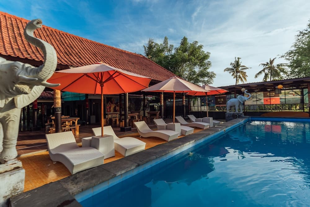 Semaya One Beach Guesthouse — photo 1 of 28