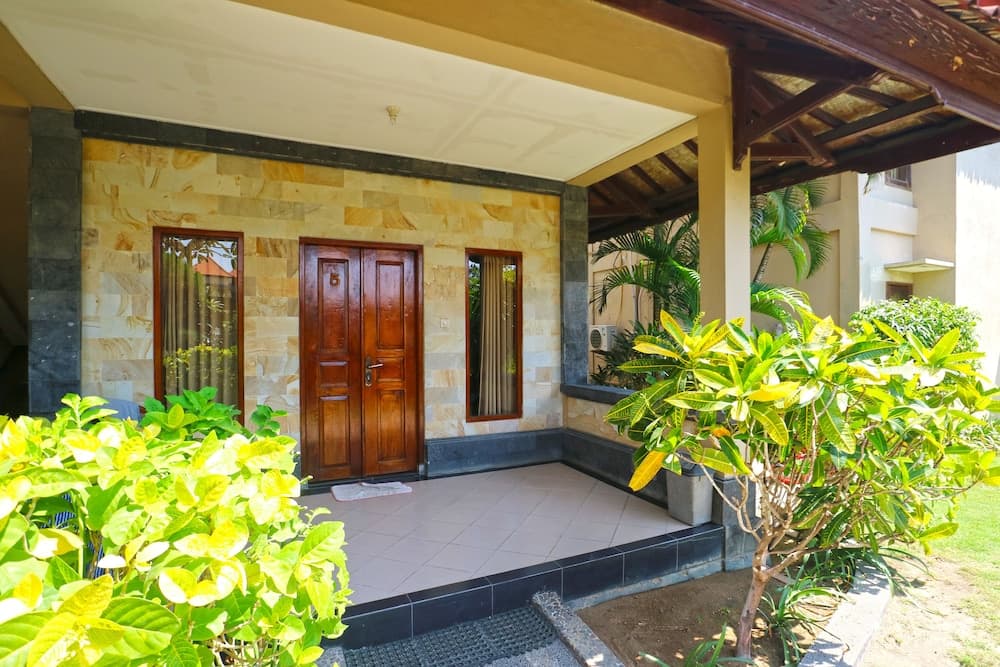 Puri Nusa Beach Hotel — photo 1 of 43