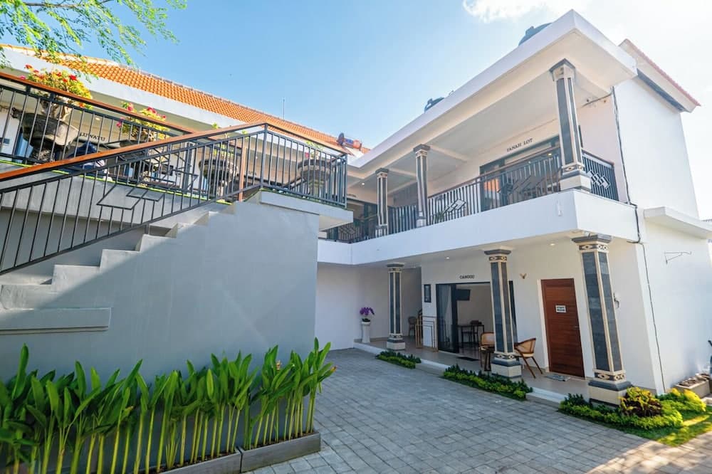 Crystal Flow Guest House & Apartment Canggu — photo 1 of 68