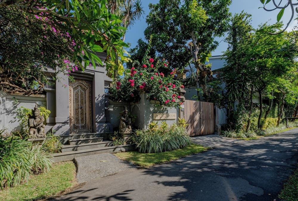 Puri Kedaton Batujimbar Sanur — photo 1 of 21