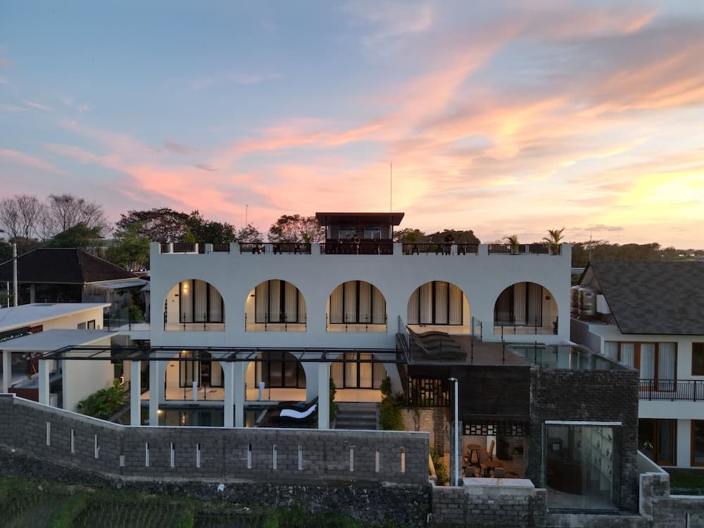 Alsava Villa and Suites — photo 1 of 327