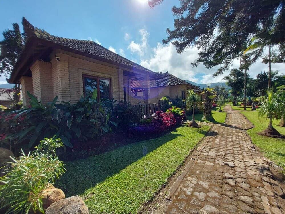 Enjung Beji Resort — photo 1 of 5