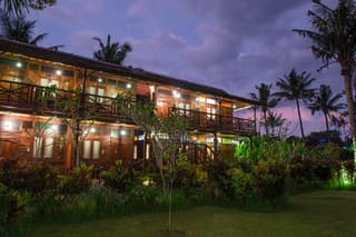 Pondok Pitaya Hotel, Surfing & Yoga