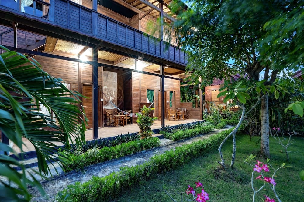G LUna Huts by ABM — photo 1 of 35