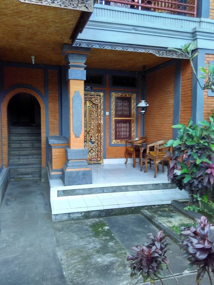 Monkey Forest Bungalow — photo 1 of 51