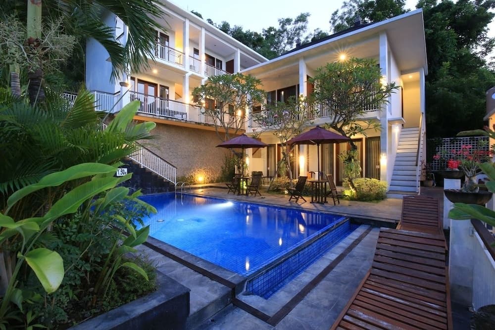 Dewi Villa Padangbai Hotel — photo 1 of 41