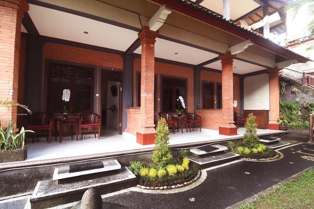 Arik's Homestay — photo 1 of 34