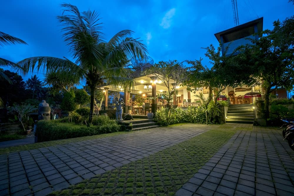 Gita Maha Hotel — photo 1 of 51