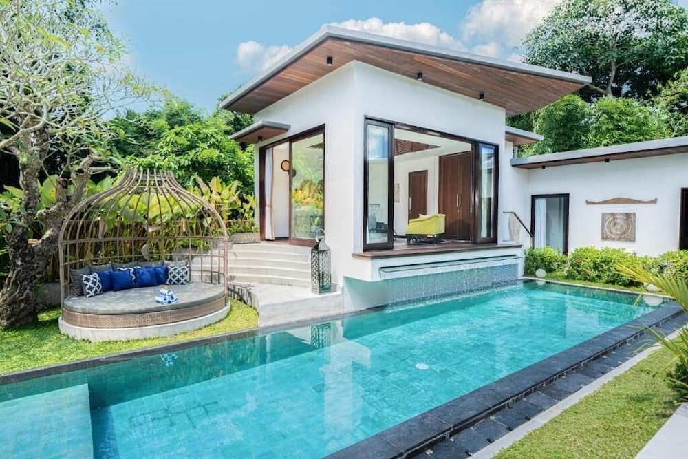 De Prestigio Villa II — photo 1 of 30