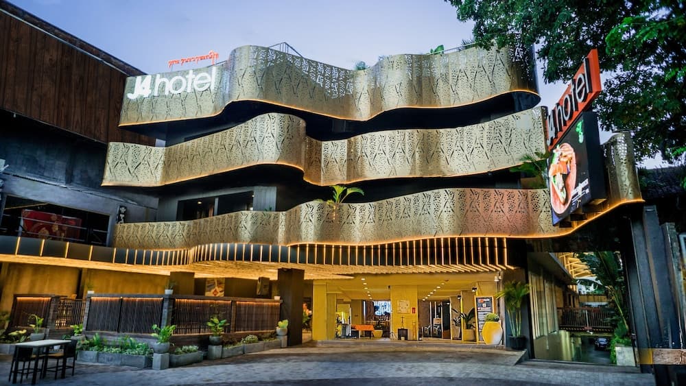 J4 Hotels Legian — photo 1 of 47
