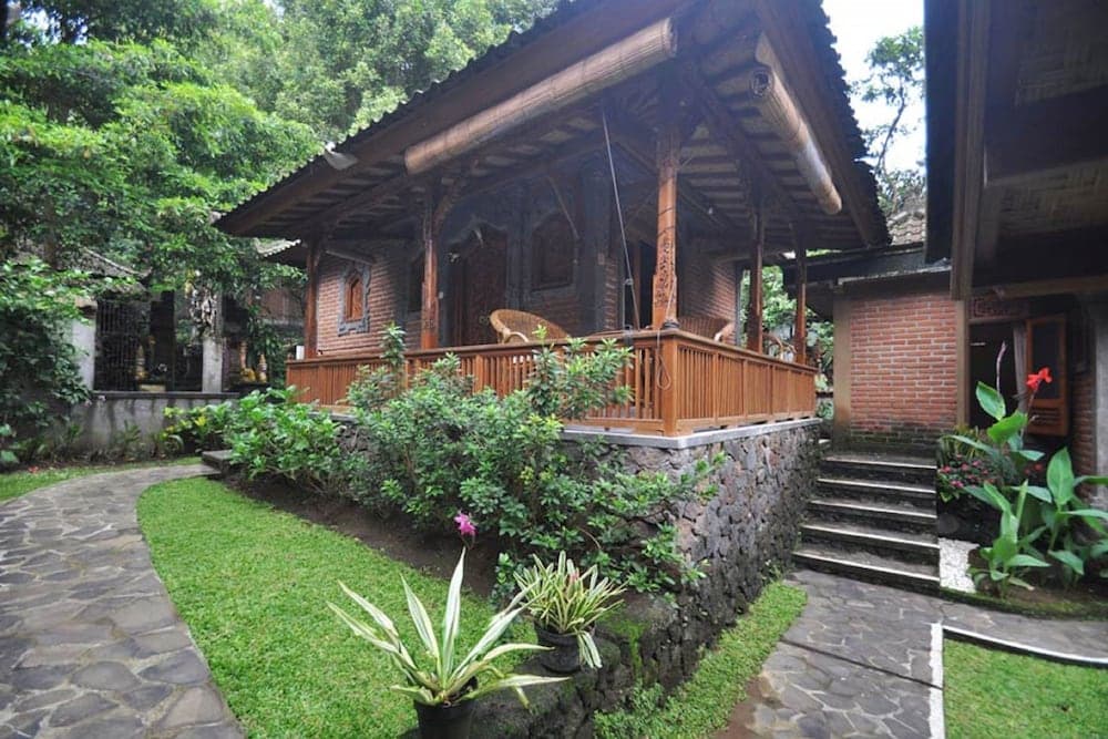 Puri Lumbung Cottages, Restaurant & Spa — photo 1 of 115