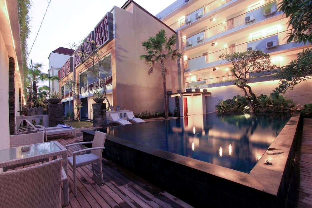 Kamini Legian Hotel — photo 1 of 32
