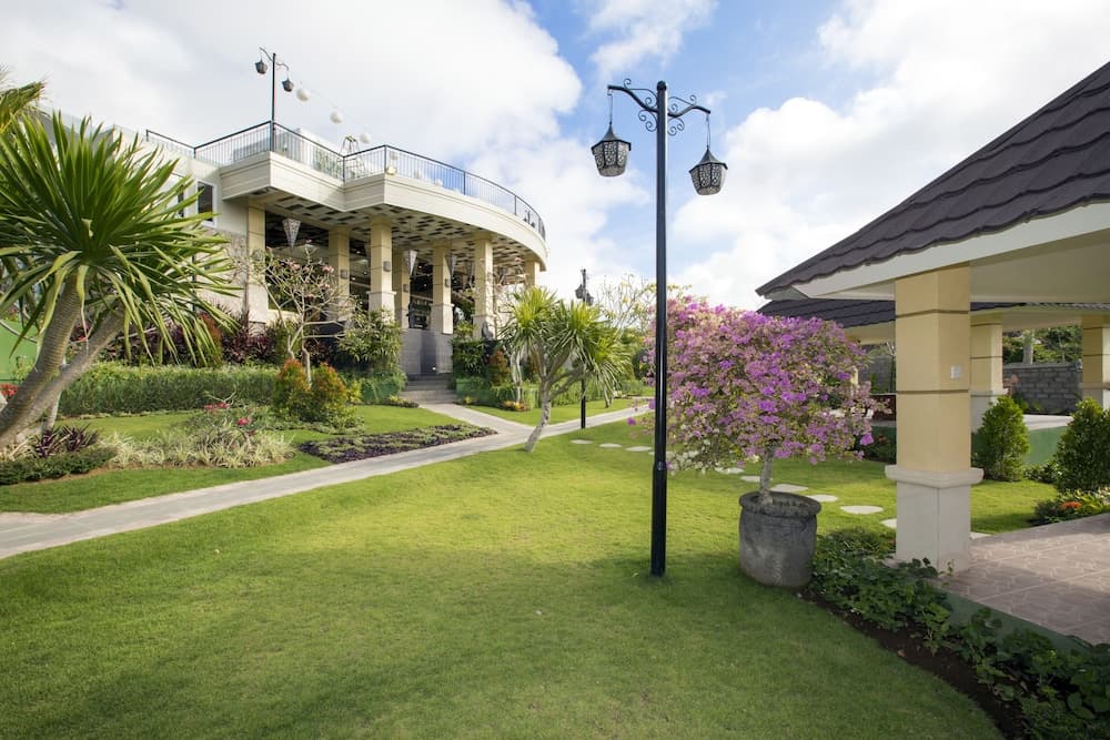 Flamingo Dewata Pool Villa — photo 1 of 105