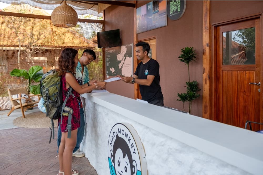 Mad Monkey Nusa Lembongan — photo 1 of 27
