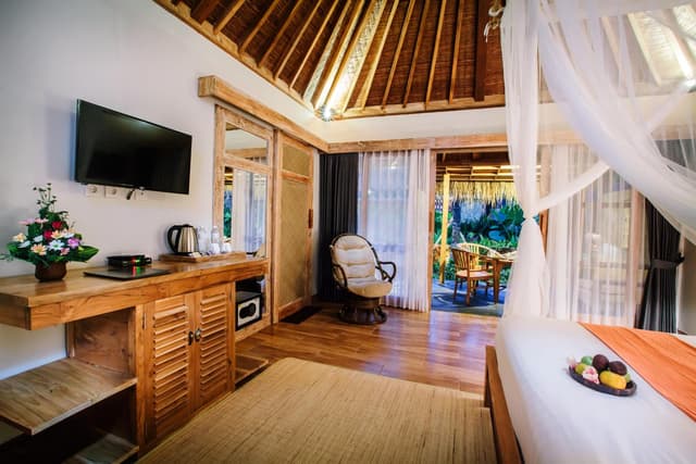 Suite with Pool View