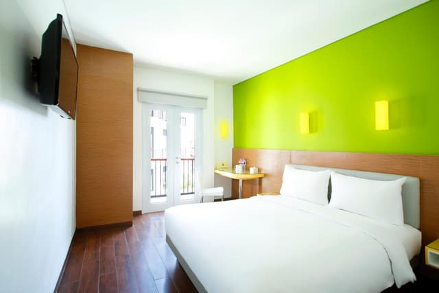 Smart Queen Room