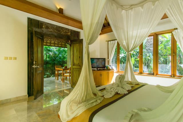 Suite with Garden View