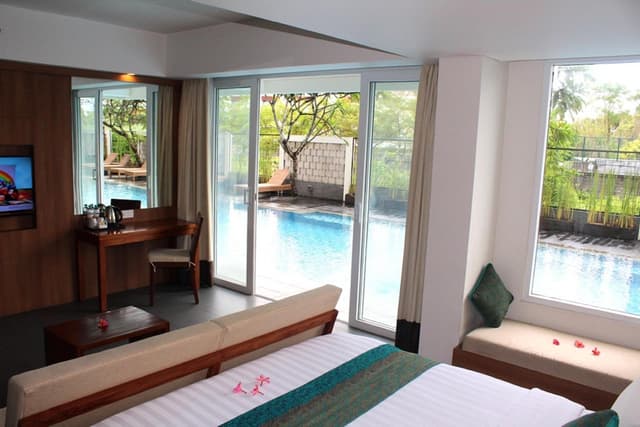 Junior Suite with Pool Access