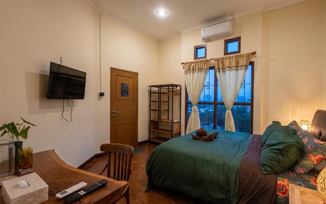 Double Room with Shared Bathroom