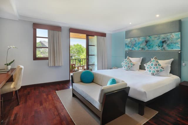 Deluxe King Room with Balcony