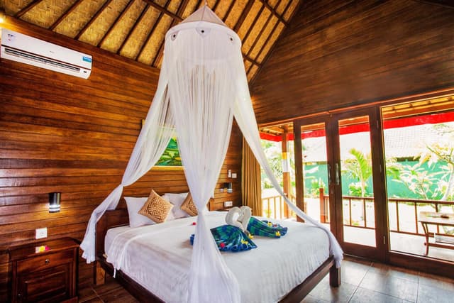 Deluxe Bungalow with Garden View