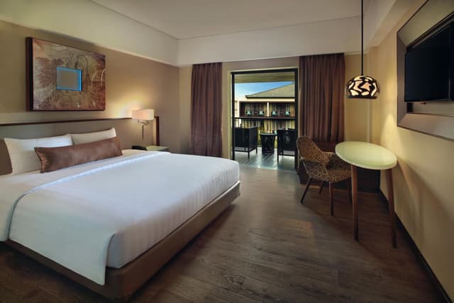 Deluxe King Room with Balcony