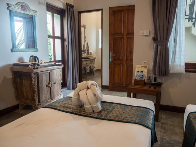 Corner Twin Room