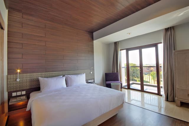Santika King Suite
