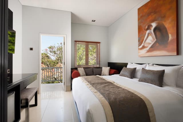 Deluxe Queen Room