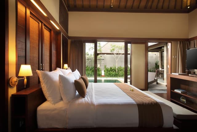 Honeymoon Suite Villa with Floating Breakfast