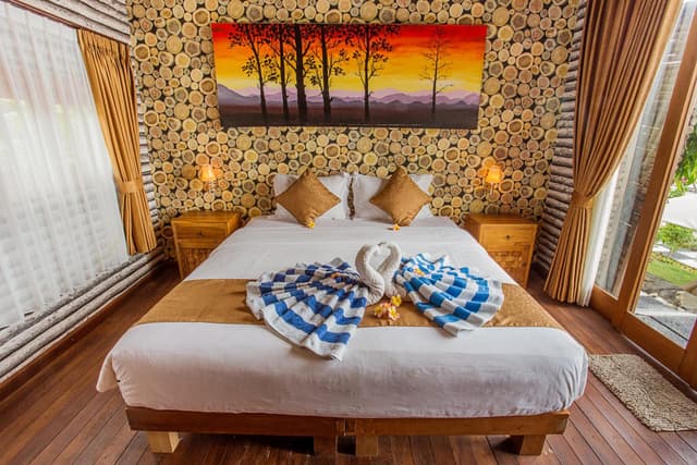 Deluxe Double Room (2 Adults + 1 Child)