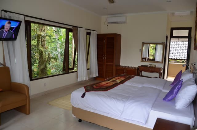 Villa with Garden View