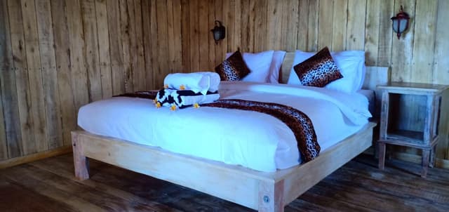 Deluxe Double Room with Side Sea View