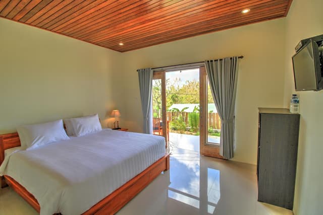 Bungalow with Garden View