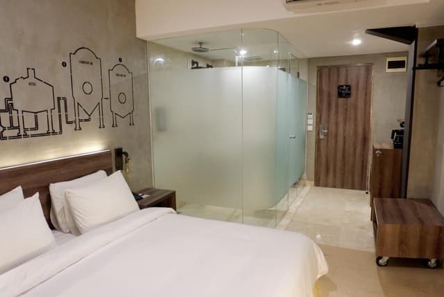 Stark Executive Room with City View