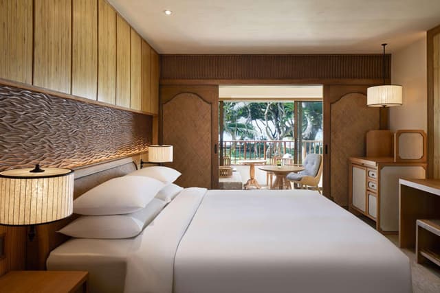Deluxe King Room with Garden View - Club Access