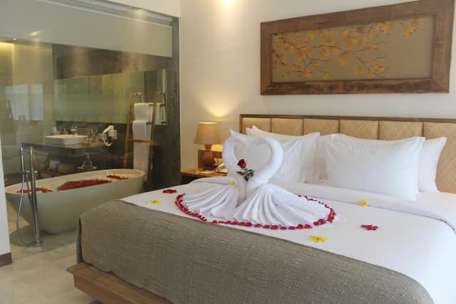 Honeymoon Package at Suite Room