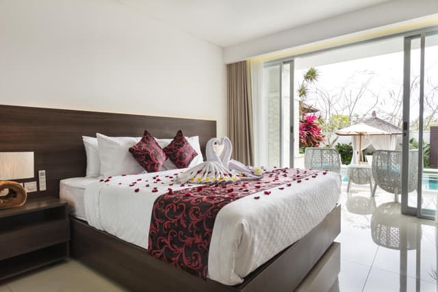 Deluxe Room With Pool Access