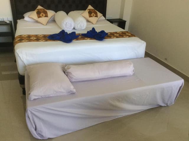King Room with Roll-In Shower - Disability Access