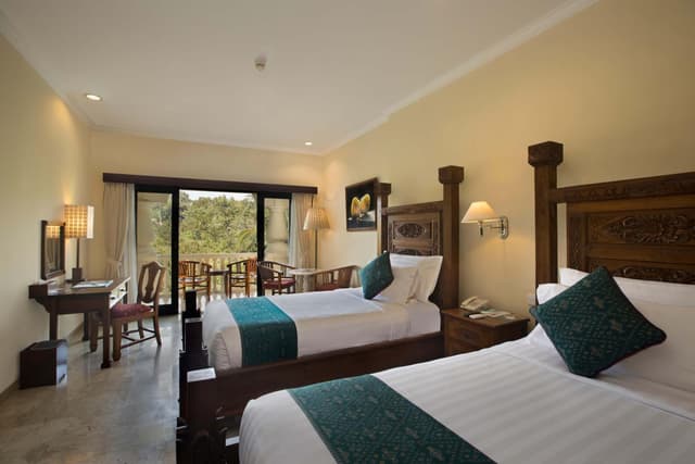 Deluxe Twin Room with Pool View (Free Daily Afternoon Tea)