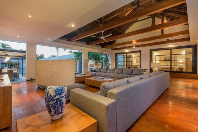 11 Bedrooms Villa with Private Chef & Airport Transfers
