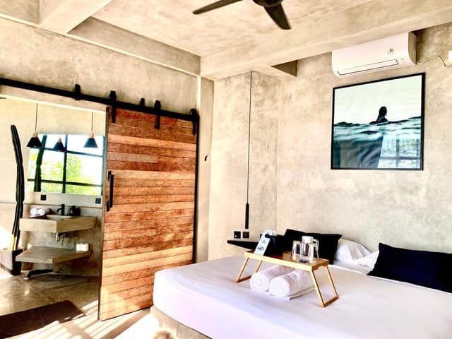 King Room with Bathtub