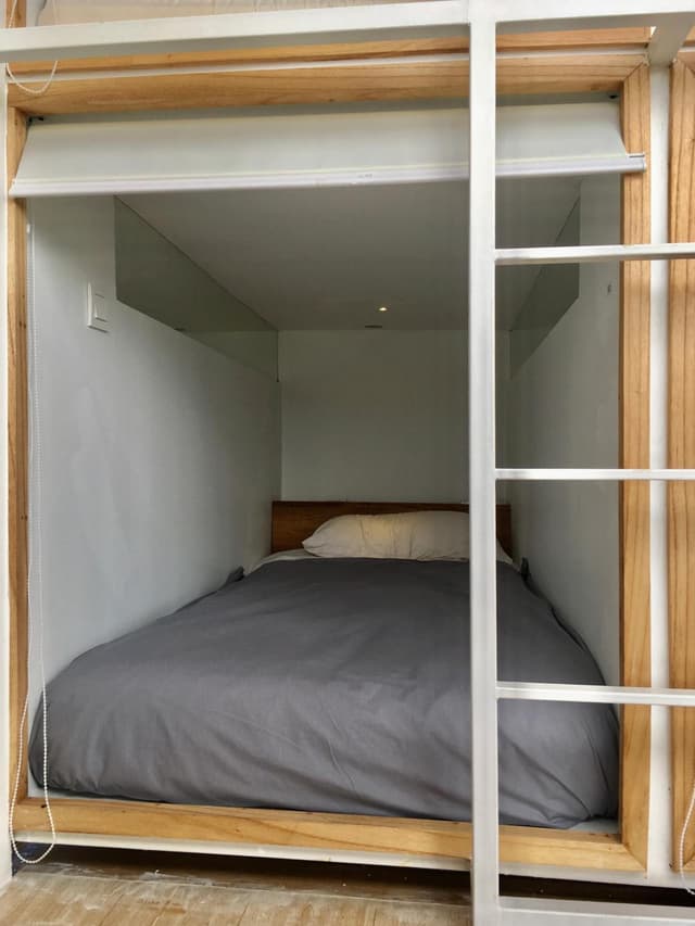 Single Pod In 8 Female Pods Room With Rice Field View