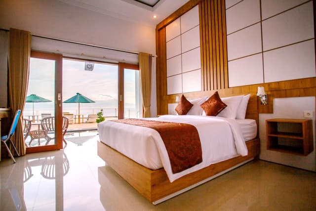Deluxe Room with Pool Access