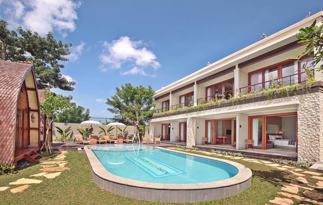 Flash Deal - Suite with Pool View