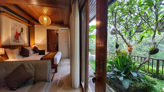 Villa with Garden View