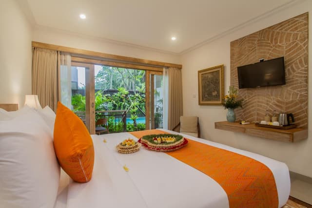 Suite with Pool Access