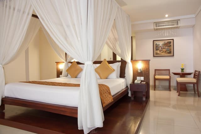 Suite with Pool View